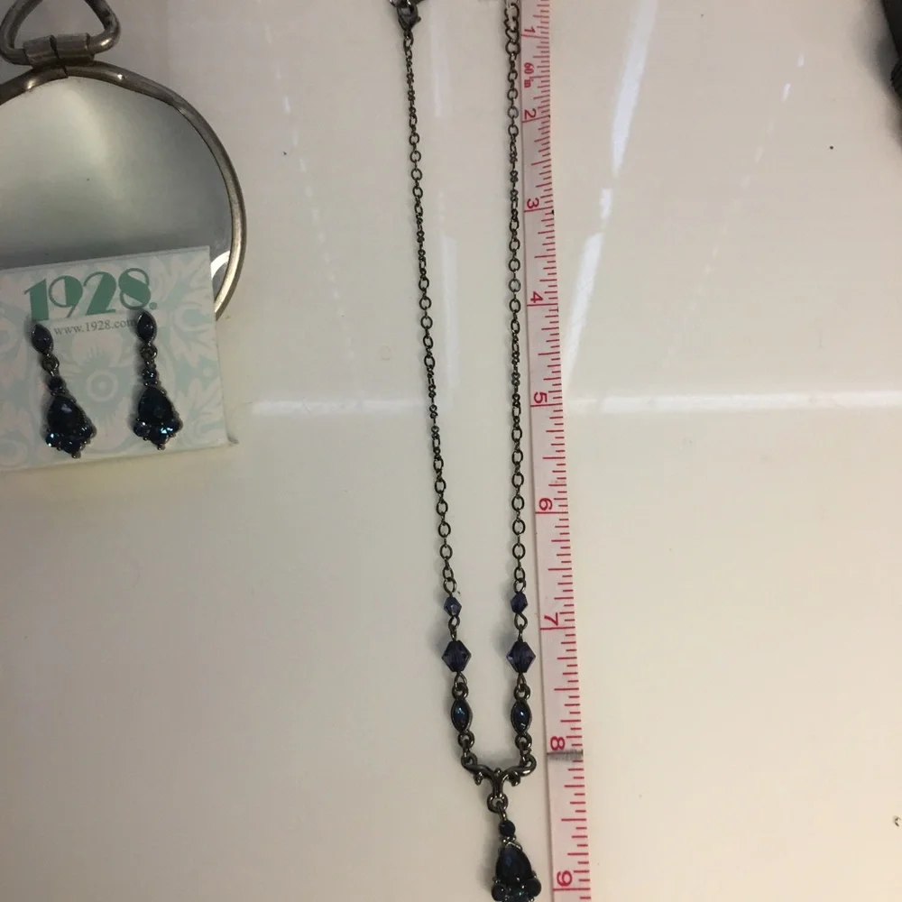 Necklace and earrings - Picture 4 of 4
